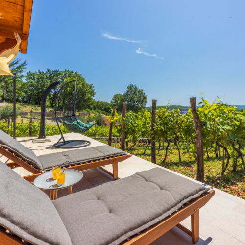 Garden View Ground Floor Holiday Home for 3 Persons