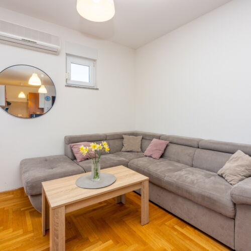 Sea View Upstairs 3-Room Apartment for 5 Persons