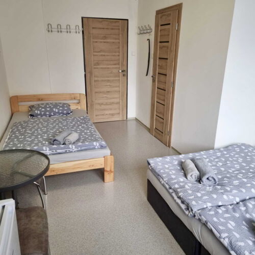 Camera tripla confort cu duș