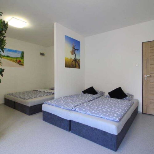 Camera cvadrupla confort cu duș