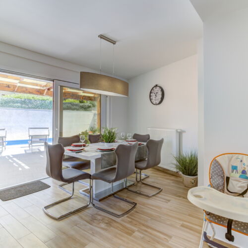 Whole House Holiday Home for 10 Persons