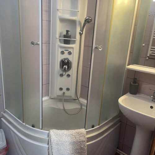 Pokoj s manželskou postelí