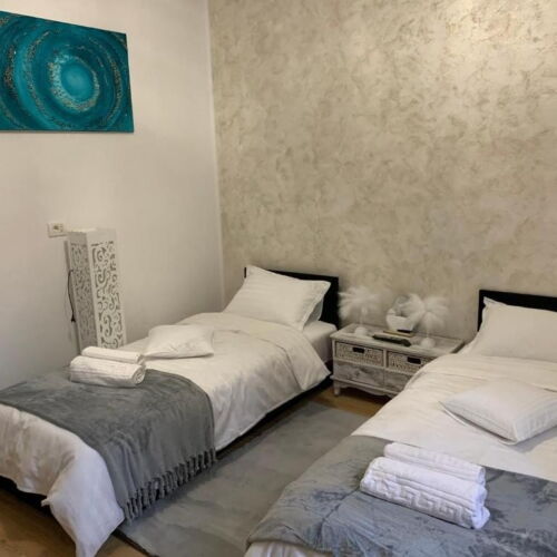 Apartament queen la etaj cu 2 camere pentru 4 pers.