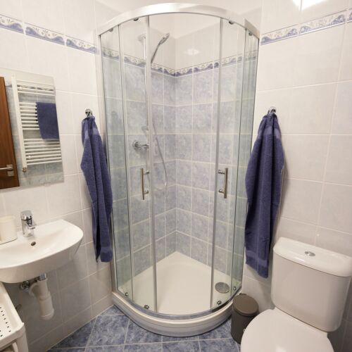 5 Person Room with Shower