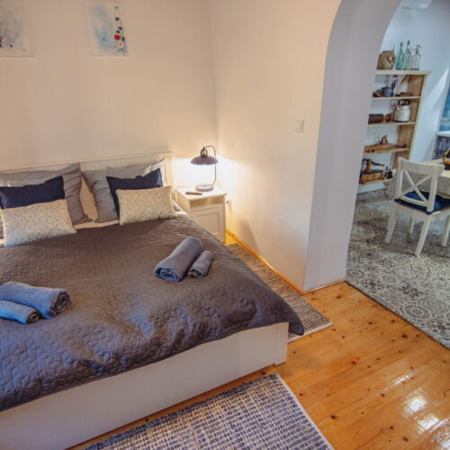 Casa rustică întreaga unitate cu aer condiționat pentru 2 pers. (se inchirieaza doar integral)