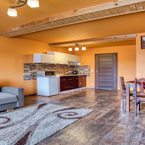 Apartament 4-osobowy z balkonem z widokiem na góry z 2 pomieszczeniami sypialnianymi