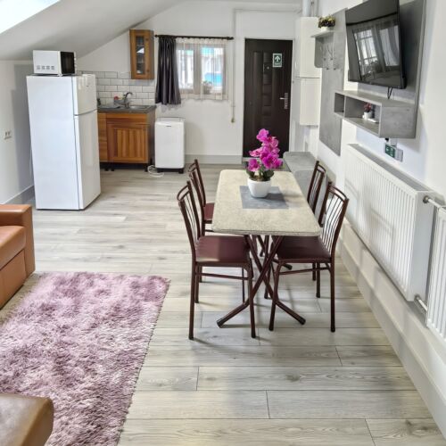 Apartament la mansardă cu 2 camere pentru 4 pers.