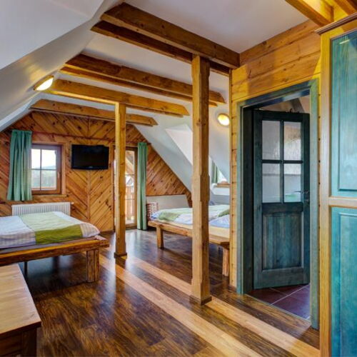 Pokoj se sprchou  pro 4 os.