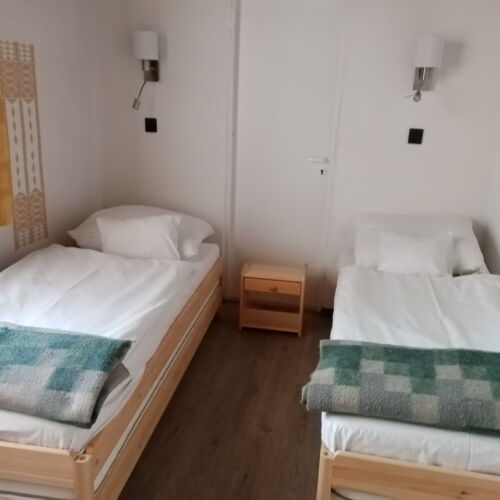 Camera twin junior la etaj