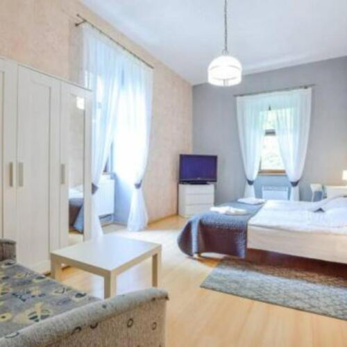 Apartament la etaj cu vedere spre parc cu 2 camere pentru 4 pers.