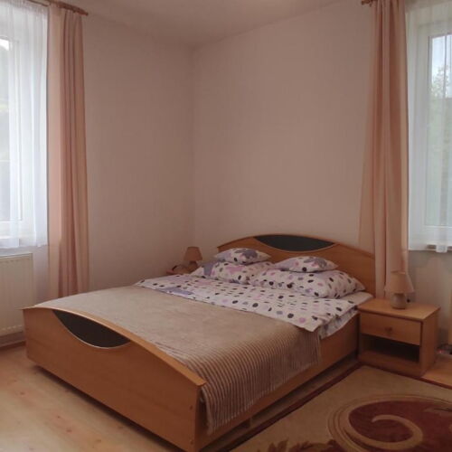 Camera tripla la etaj cu baie