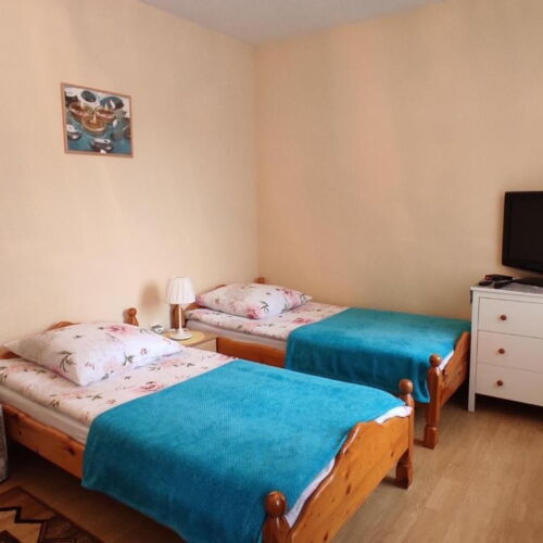 Camera tripla la etaj cu baie