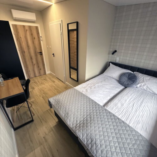 Pokoj s koupelnou s klimatizací pro 2 os.