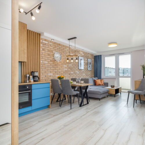 Apartament 4-osobowy na piętrze z balkonem z 2 pomieszczeniami sypialnianymi