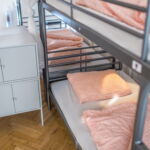 Standard hálótermi ágy / ágyanként foglalható, közös fürdőszobás 6x egyágyas szoba