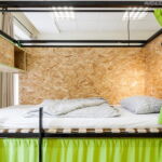 Egyágyas szoba 1 ágy egy 8 ágyas koedukált hálóteremben