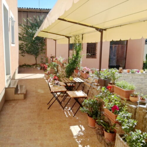 Földszinti teraszos 2 fős apartman 1 hálótérrel