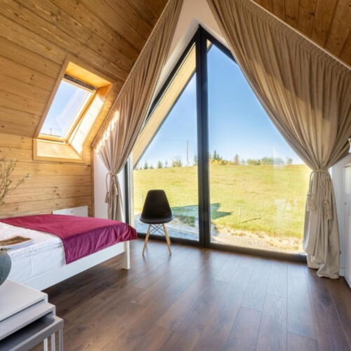 Deluxe Mountain View Holiday Home for 6 Persons