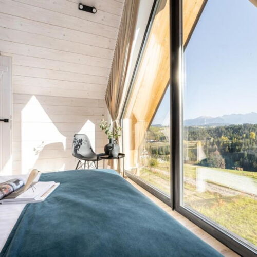 Deluxe Mountain View Holiday Home for 6 Persons