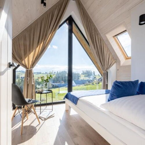 Deluxe Mountain View Holiday Home for 6 Persons