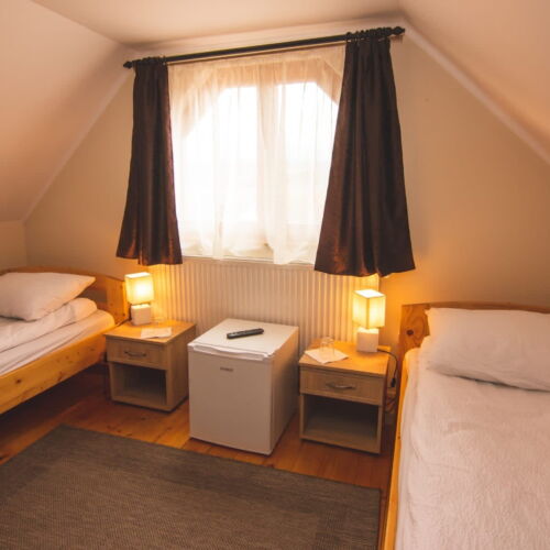 Camera tripla la mansardă