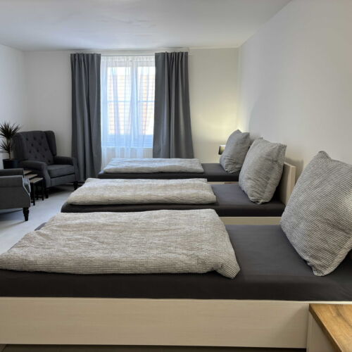 Pokój 5-osobowy z prysznicem ze wspólnym aneksem kuchennym