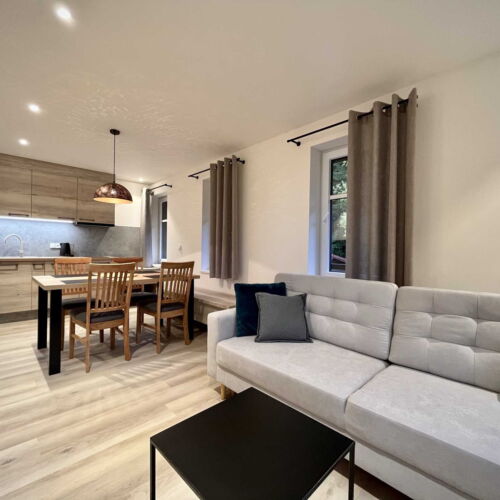 Apartman se sprchou s privátní koupelnou mimo apartmán pro 2 os. (s možností přistýlky)