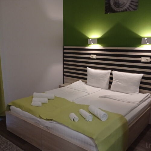 Camera twin la parter accesibil(ă) persoanelor cu dizabilități