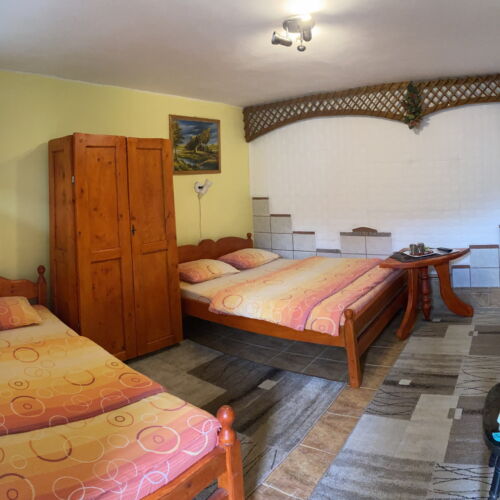 Pokoj s koupelnou pro 3 os. na přízemí