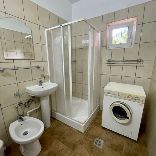 Camera cvadrupla cu baie