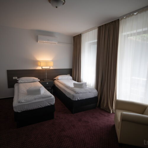 Camera twin cu balcon