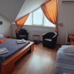 Camera tripla la etaj cu baie