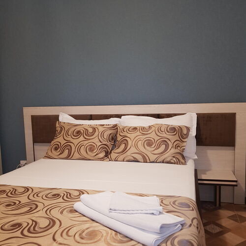 Pokoj s koupelnou  s manželskou postelí