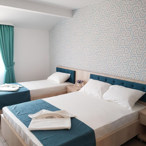 Camera tripla cu baie