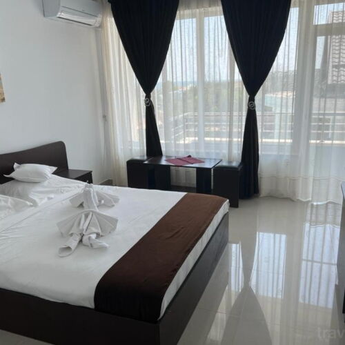 Pokoj s manželskou postelí