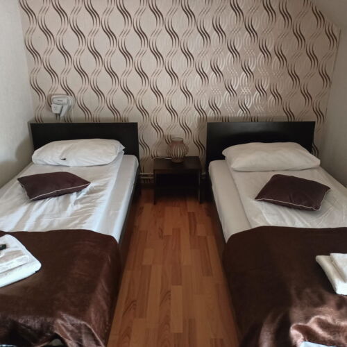 Upstairs Triple Room ensuite