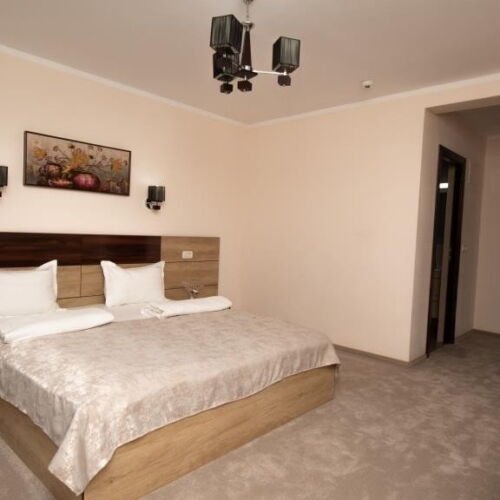 Camera dubla superior cu balcon