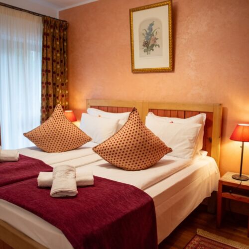 Twin Pokoj s balkónem s manželskou postelí