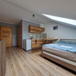 1-Zimmer-Apartment für 2 Personen im Dachgeschoss mit Badezimmer