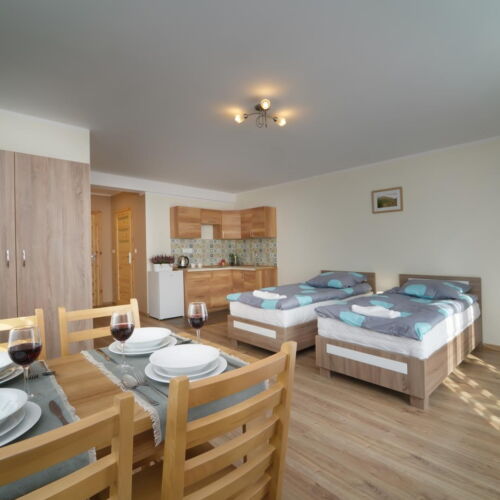 Apartament 4-osobowy na piętrze na parterze z 2 pomieszczeniami sypialnianymi