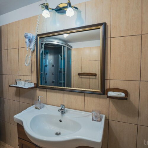 Pokoj s manželskou postelí