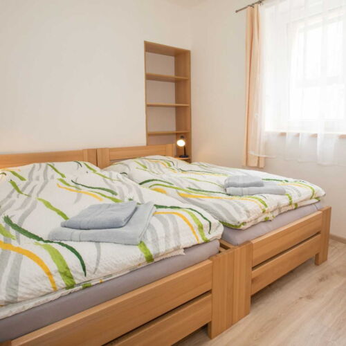 Zweibettzimmer mit Dusche