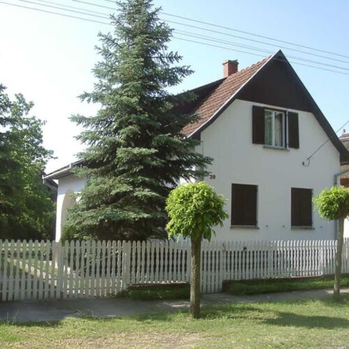 Apartament standard la etaj pentru 6 pers. (se inchirieaza doar integral)