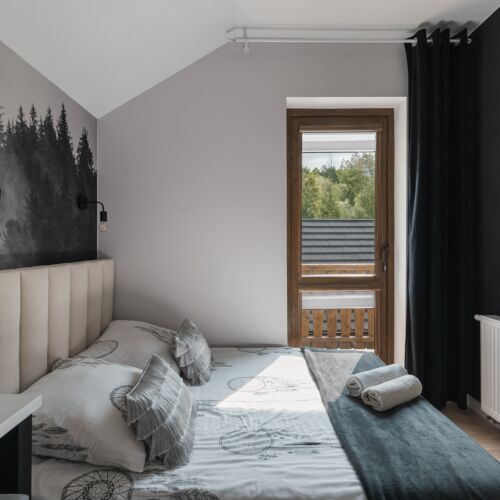 Camera dubla cu balcon cu vedere spre pădure