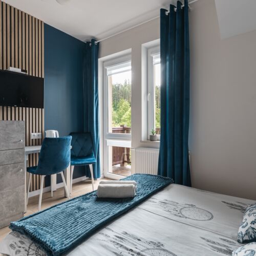 Camera dubla cu balcon cu vedere spre munte