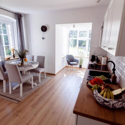 Apartament 4-osobowy na parterze z dostępem do ogrodu z 2 pomieszczeniami sypialnianymi