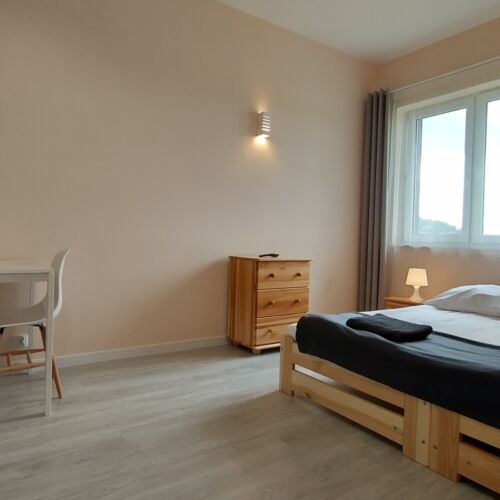 Camera twin la parter cu vedere spre munte (se poate solicita pat suplimentar)