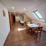 2-Zimmer-Apartment für 5 Personen im Dachgeschoss mit Klimaanlage (Zusatzbett möglich)