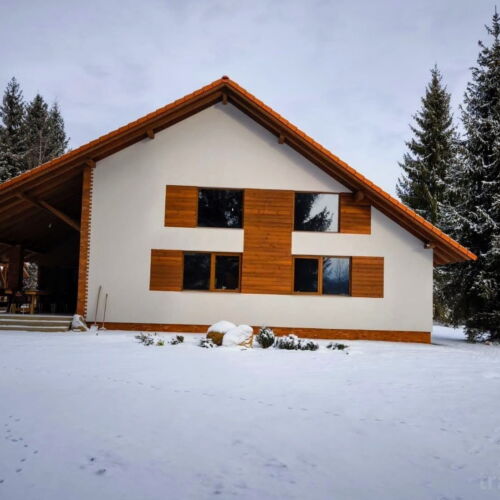 Casă de vacanță pentru 14 pers. (se inchirieaza doar integral)