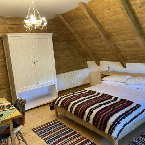 Cabană pentru 8 pers. (se inchirieaza doar integral)